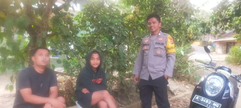 Bhabinkamtibmas Polsek Saketi Lakukan Sambang DDS ke Warga Masyarakat 3 WhatsApp Image 2023 11 05 at 19.17.31