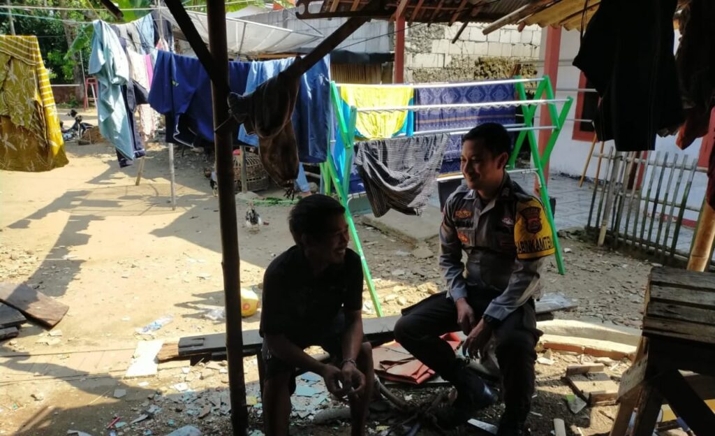 Bhabinkamtibmas Polsek Menes Membangun Kedekatan dengan Warga di Kecamatan Menes, Pandeglang 7 WhatsApp Image 2023 11 07 at 19.01.51