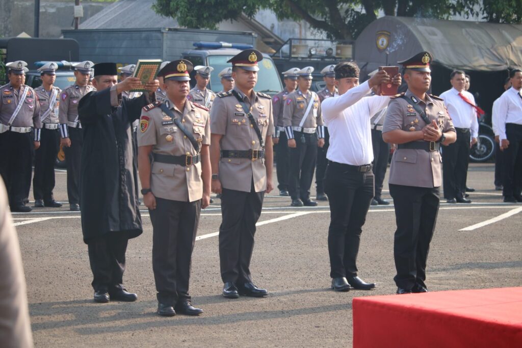 Polres Pandeglang Gelar Upacara Serah Terima Jabatan Pejabat Utama 4 WhatsApp Image 2023 11 09 at 12.24.48
