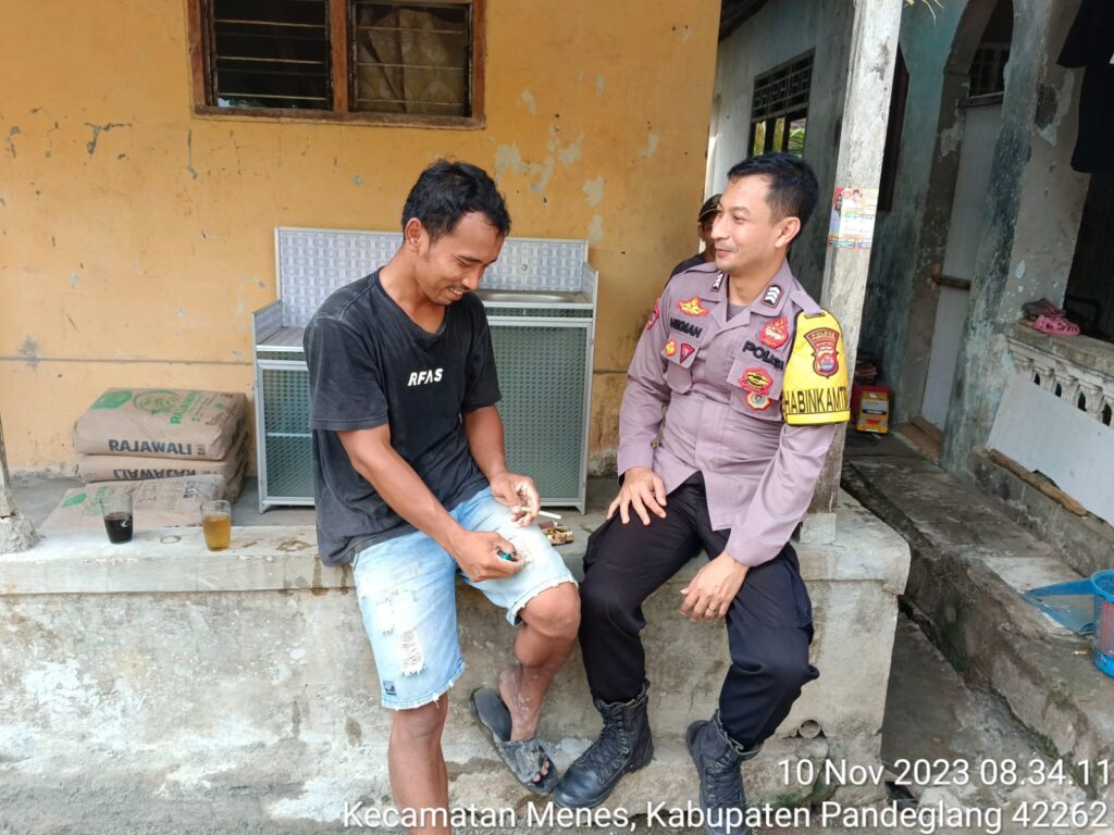 Bhabinkamtibmas Polsek Menes Sambangi Warga Masyarakat Ajak Kerjasama dalam Menciptakan Keamanan dan Ketertiban 9 WhatsApp Image 2023 11 10 at 10.10.38