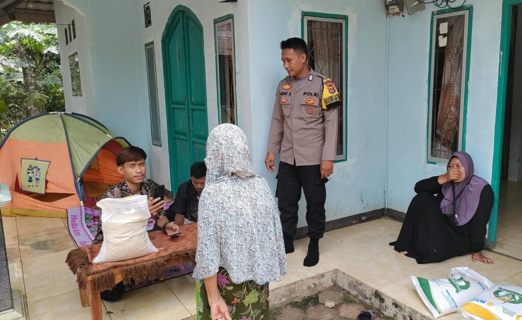 Bhabinkamtibmas Polsek Banjar Gelar Giat Sambang DDS di Kp. Pasirhaur, Kadubelang 4 WhatsApp Image 2023 11 10 at 19.11.06