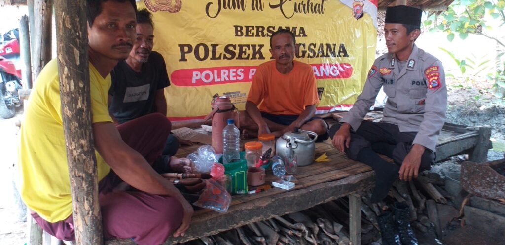 Kanit Binmas Polsek Angsana Polres Pandeglang Laksanakan Kegiatan "Jum'at Curhat" 3 WhatsApp Image 2023 11 10 at 19.19.28