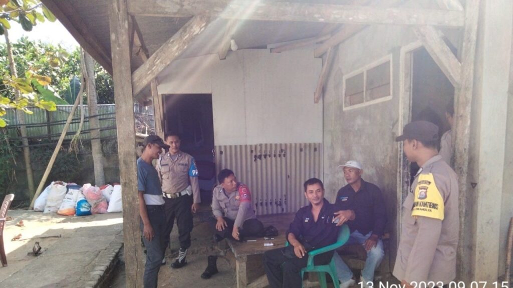 Polsek Cikeusik Terus Gencar Lakukan Patroli Siang Hari untuk Ciptakan Kamtibmas yang Aman dan Nyaman 6 WhatsApp Image 2023 11 13 at 09.16.44