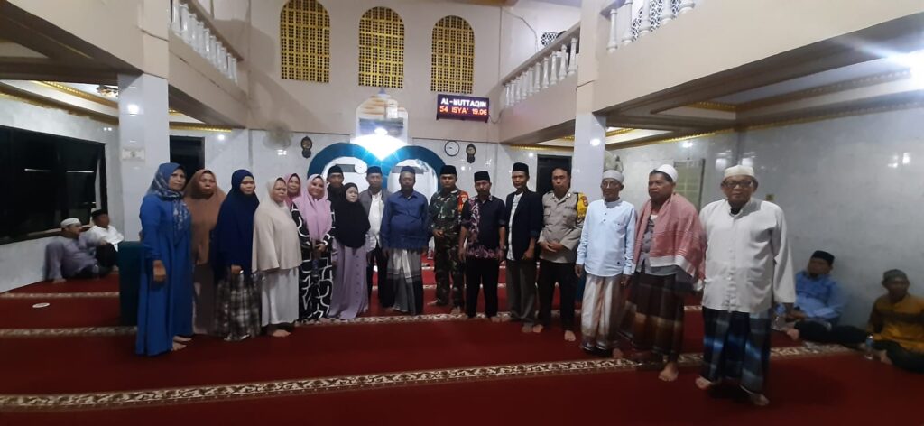 Bhabinkamtibmas Polsek Pandeglang Kawal Musyawarah Pemilihan Ketua RW 4 WhatsApp Image 2023 11 13 at 10.31.07