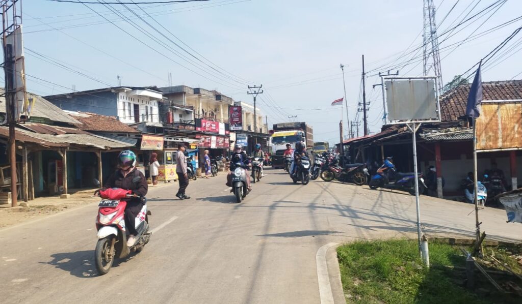 Polsek Bojong Berhasil Menjaga Kamtibcarlantas di Persimpangan Jasugih 5 WhatsApp Image 2023 11 13 at 10.35.55