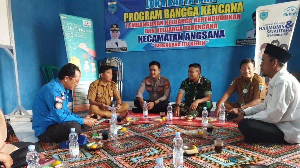 Hadiri Kegiatan Lokakarya Mini, Bhabinkamtibmas Polsek Angsana Berikan Pesan Kamtibmas 7 WhatsApp Image 2023 11 13 at 14.58.13