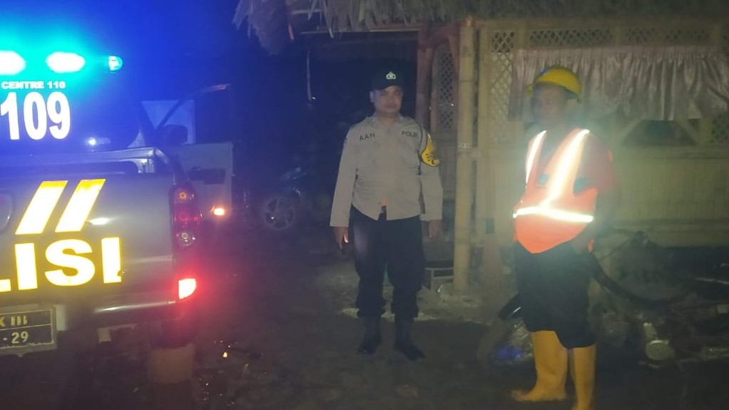 Polsek Bojong Gelar Patroli Malam untuk Ciptakan Situasi Kamtibmas Aman dan Kondusif 6 WhatsApp Image 2023 11 14 at 09.05.58