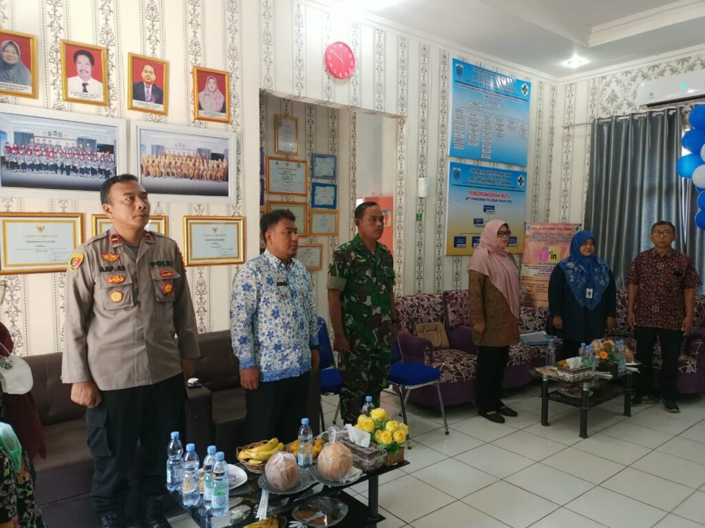 Polsek Pulosari Hadiri Peluncuran Imunisasi Hepatitis B untuk Tenaga Medis Pulosari 8 WhatsApp Image 2023 11 16 at 11.09.17