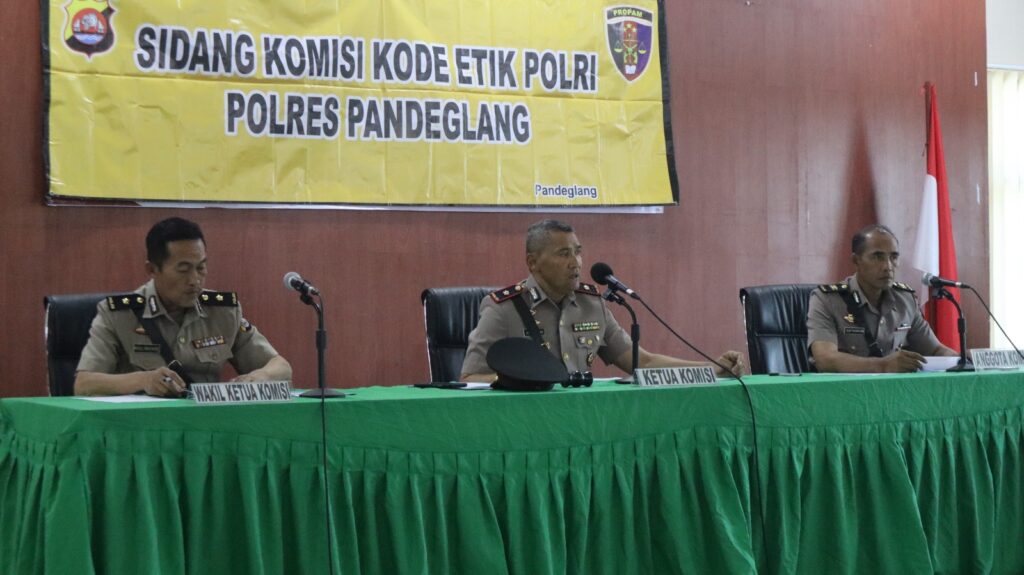 Polres Pandeglang Gelar Sidang Disiplin terhadap 2 Personel 10 WhatsApp Image 2023 11 16 at 12.09.17