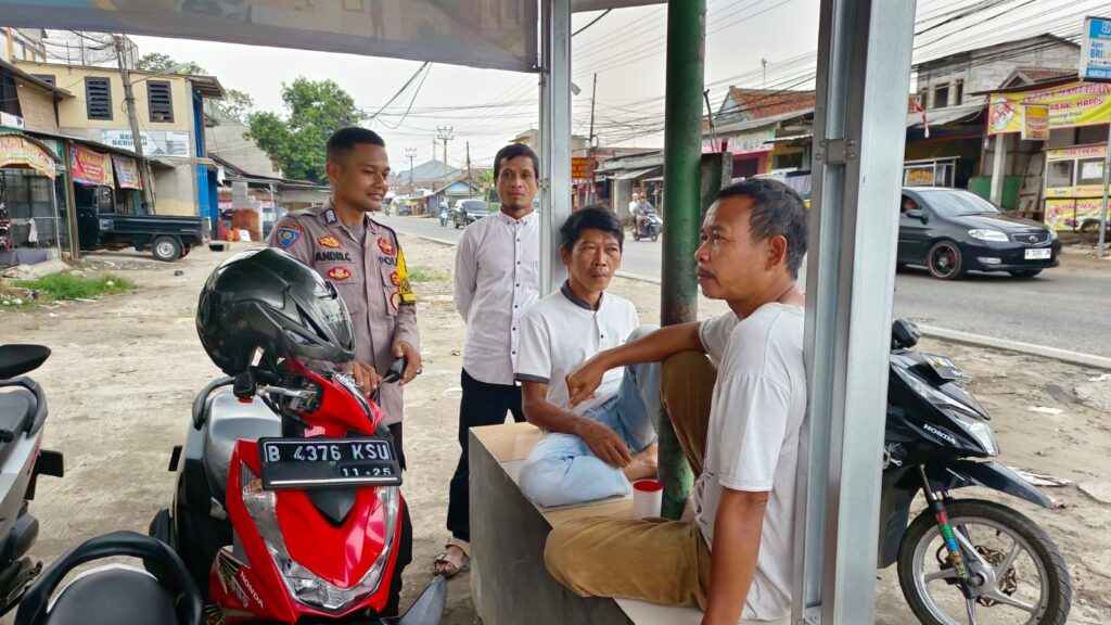 Bhabinkamtibmas Polsek Banjar Gelar Sambang DDS di Desa Sukasari 4 WhatsApp Image 2023 11 16 at 19.30.04