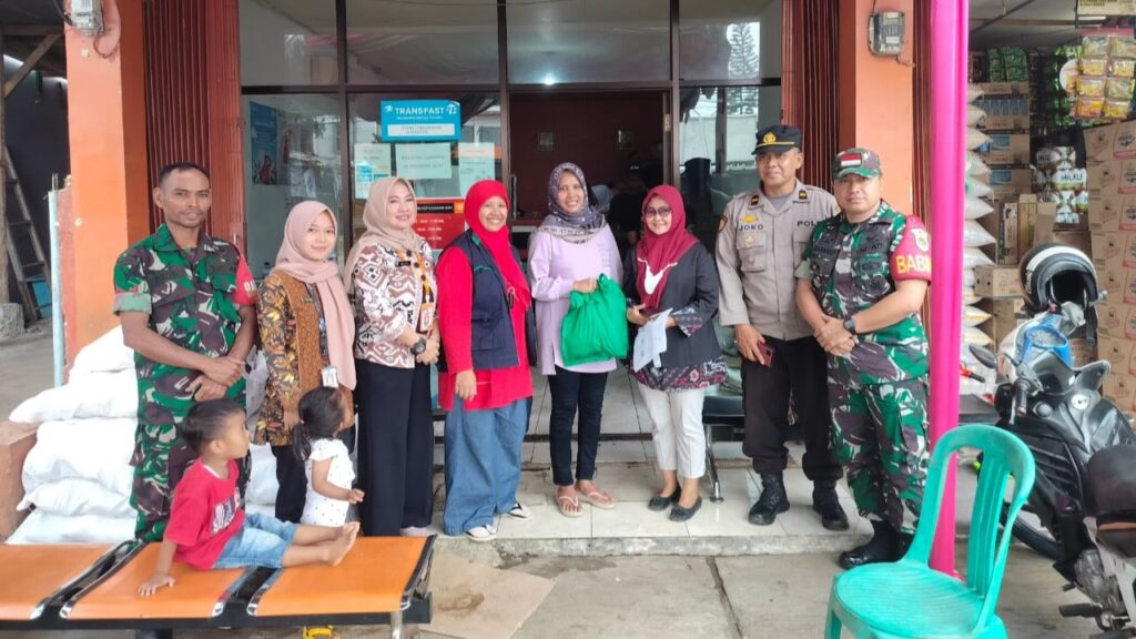 Kanit Sabhara Polsek Cadasari Memantau Penyaluran Bantuan Keluarga Rawan Stunting 2 WhatsApp Image 2023 11 16 at 21.15.49