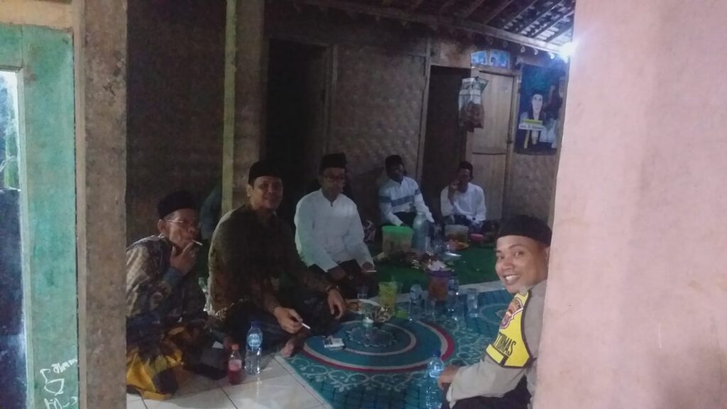 Bhabinkamtibmas Polsek Jiput Tingkatkan Silaturahmi dengan Menyambangi Warga Binaan 8 WhatsApp Image 2023 11 17 at 05.04.25