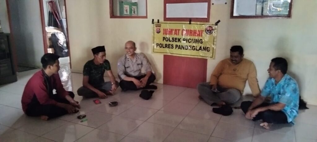 Polsek Picung Gelar Jumat Curhat Antisipasi Kelangkaan Pangan 9 WhatsApp Image 2023 11 17 at 11.34.31