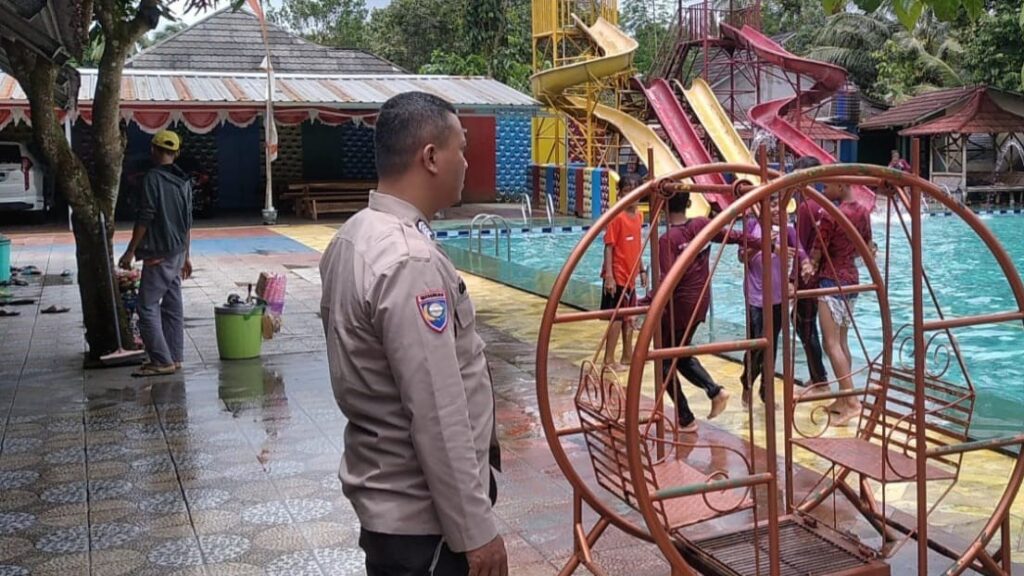 Polsek Menes Tingkatkan Pengamanan dan Monitoring di Obyek Wisata Kolam Renang 4 WhatsApp Image 2023 11 18 at 09.19.32