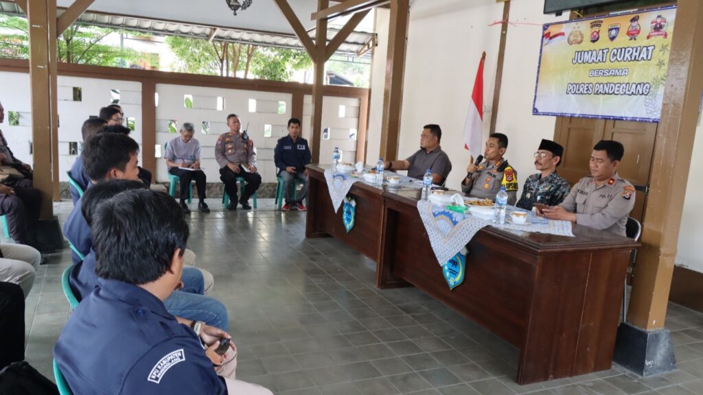 Polres Pandeglang Gelar Kegiatan Jumat Curhat untuk Memperkuat Sinergitas Menjelang Pemilu 2024 1 WhatsApp Image 2023 11 24 at 11.37.10