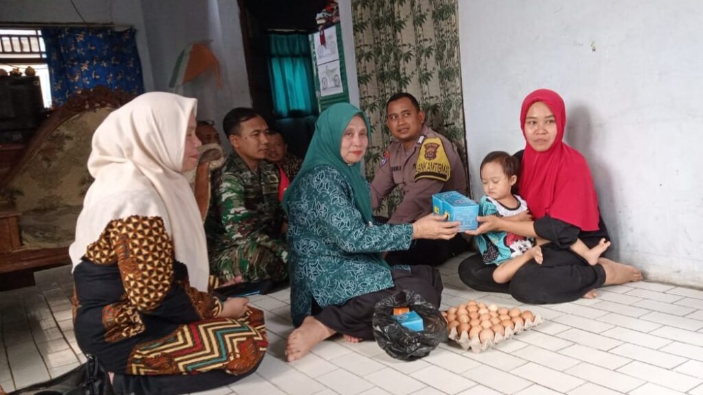 Upaya Bersama: Sidokkes Polres Pandeglang dan Stakeholder Salurkan Sembako untuk Pencegahan Stunting 8 WhatsApp Image 2023 11 24 at 13.27.28
