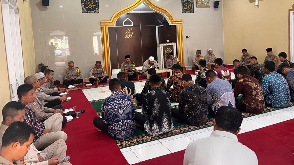 Polres Pandeglang Gelar Pengajian Rutin untuk Meningkatkan Iman dan Taqwa Personel 2 WhatsApp Image 2023 11 30 at 09.07.27