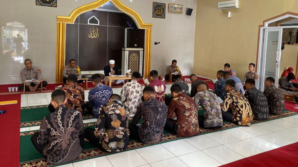Polres Pandeglang Gelar Doa untuk Mewujudkan Pemilu Aman dan Kondusif 7 WhatsApp Image 2023 12 14 at 08.44.40