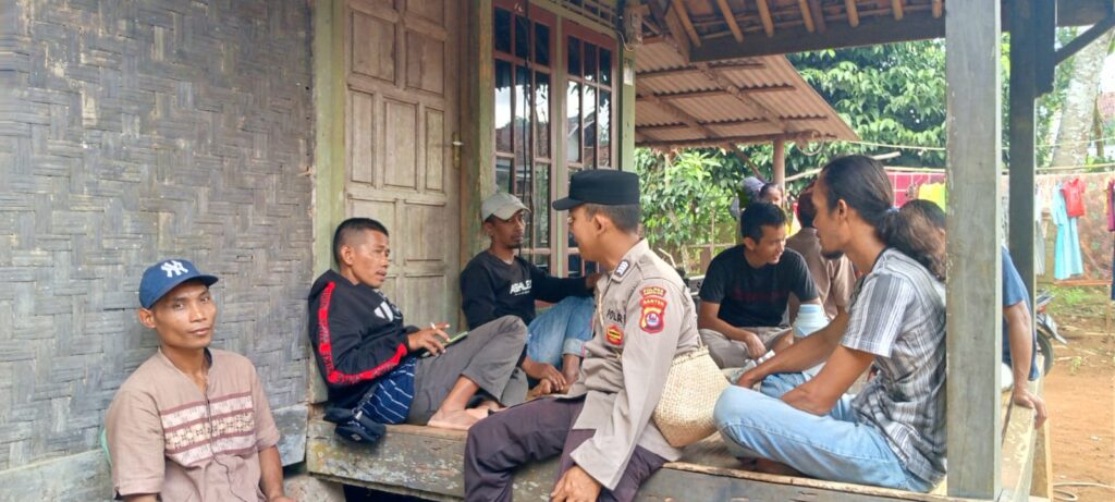 Bhabinkamtibmas Polsek Cimanggu Polres Pandeglang Sosialisasikan Pemilu Damai ke Warga Binaan 9 WhatsApp Image 2023 12 17 at 13.01.10