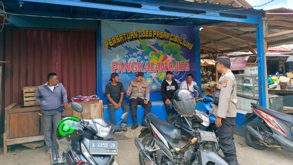 Patroli Dialogis Polsek Cibaliung Polres Pandeglang: Ajak Ojek Pangkalan Peduli Kamtibmas Jelang Pemilu 2024 10 WhatsApp Image 2023 12 17 at 13.44.56
