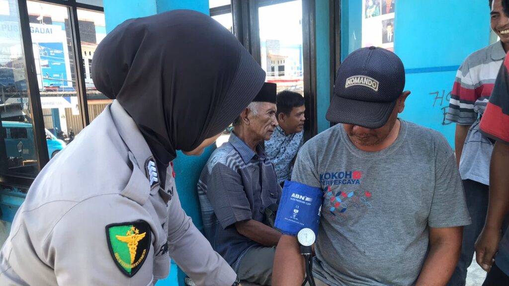 Pelayanan Prima Sidokkes Polres Pandeglang Cek Kesehatan Sopir dan Opal 8 WhatsApp Image 2023 12 21 at 11.50.23