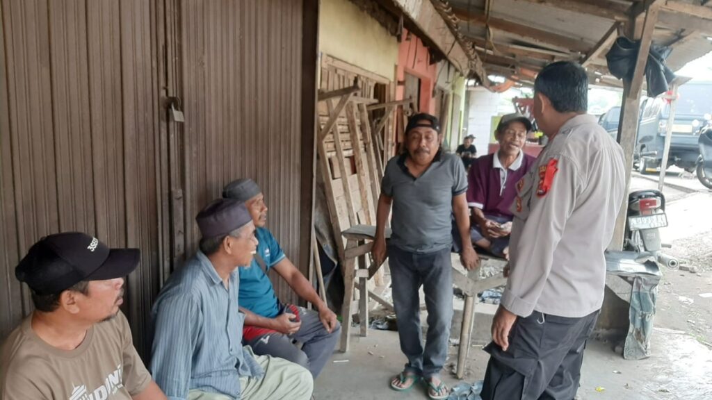 Kapolsek Bojong Jalin Kedekatan Dengan Masyarakat Melalui Sambang Dialogis 3 WhatsApp Image 2023 12 21 at 12.06.43