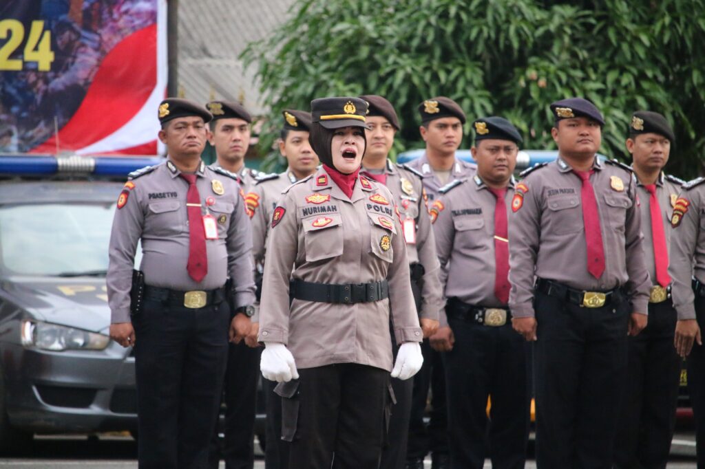Peringatan Hari Ibu ke-95: Polwan dan ASN Perempuan Polres Pandeglang Jadi Petugas Upacara 2 WhatsApp Image 2023 12 22 at 08.43.24