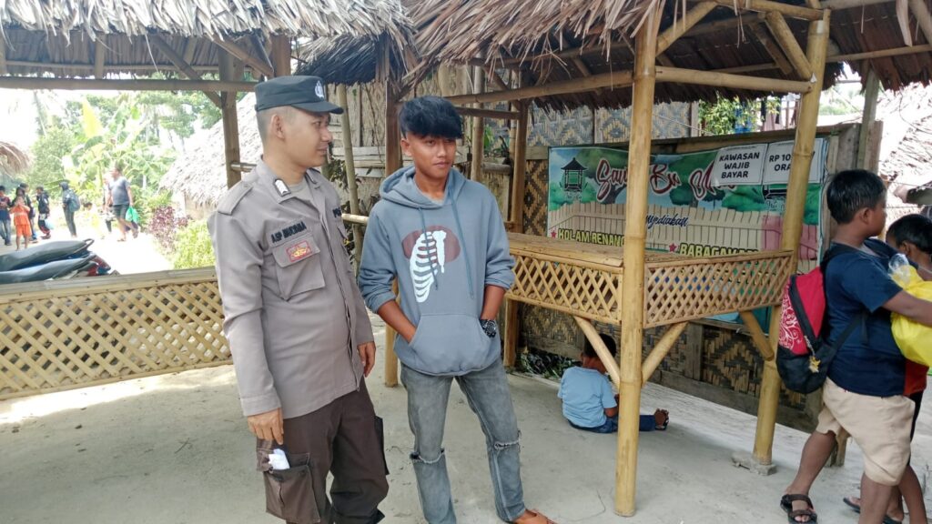 Polsek Cikedal Ciptakan Situasi Kamtibmas Aman dan Nyaman di Wisata Kolam Renang Saung Bu'nde 8 WhatsApp Image 2023 12 23 at 18.10.32