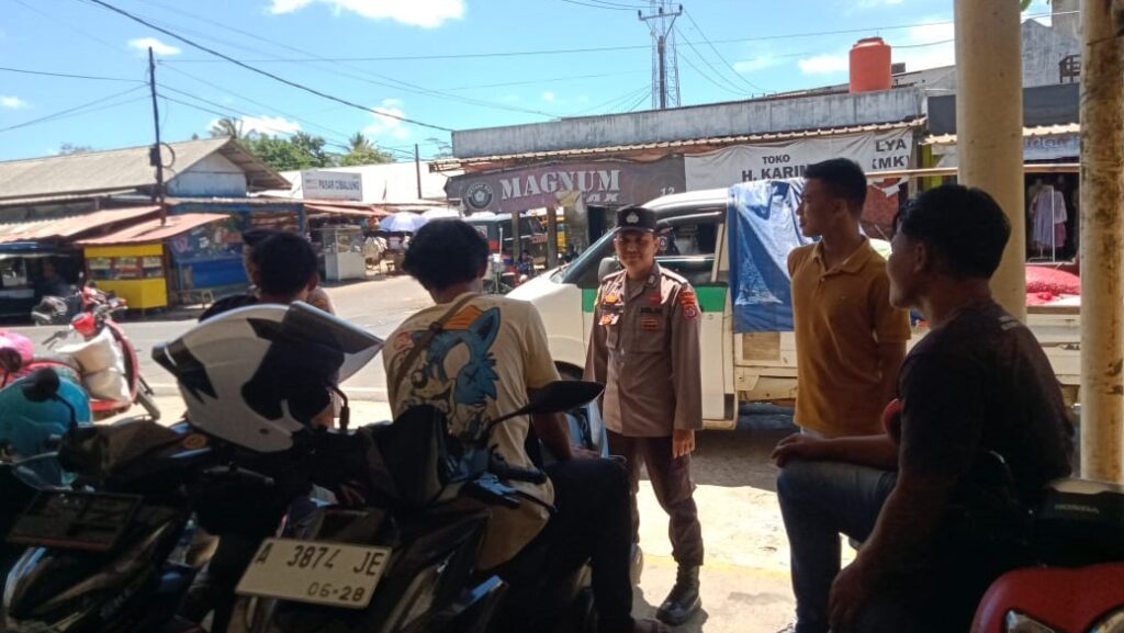 Polsek Cibaliung Menjalin Keakraban Dengan Masyarakat Melalui Door to Door System 7 WhatsApp Image 2023 12 23 at 19.06.04