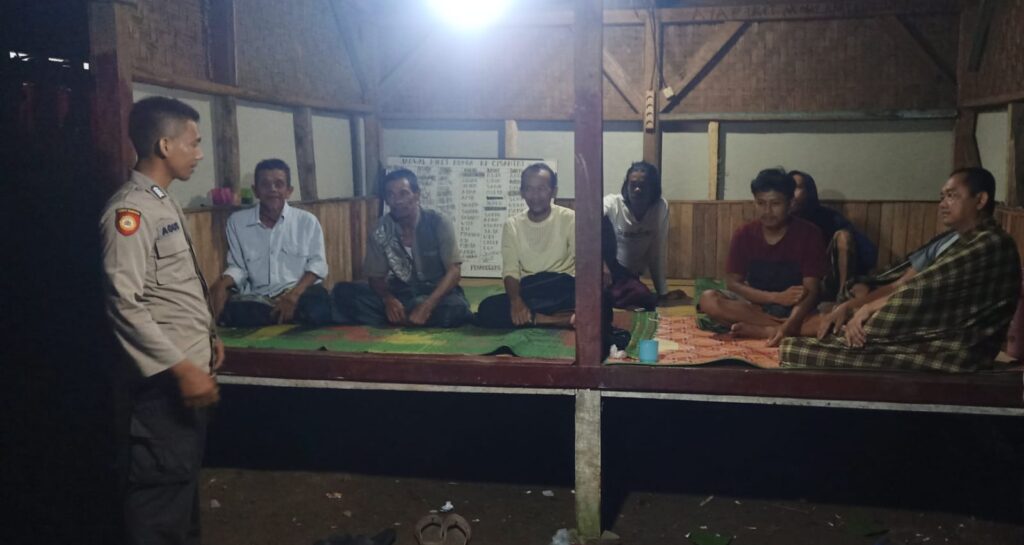 Polsek Bojong Rutin Gelar Patroli Malam, Tingkatkan KRYD untuk Mewujudkan Kamtibmas yang Aman dan Kondusif 7 WhatsApp Image 2023 12 24 at 11.45.46