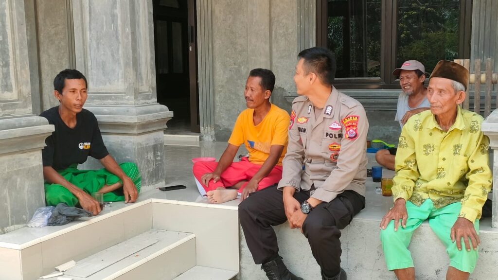 Bhabinkamtibmas Polsek Cibaliung Bangun Sinergi dengan Warga Binaan, Ajak Warga Jaga Kondusifitas Kampung menjelang Pemilu 2024 2 WhatsApp Image 2023 12 24 at 12.02.39