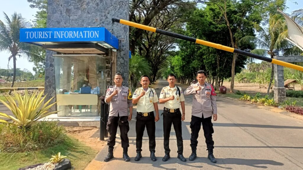 Polsek Panimbang Amankan dan Ciptakan Kenyamanan di Wisata Tanjung Lesung 1 WhatsApp Image 2023 12 24 at 18.16.20