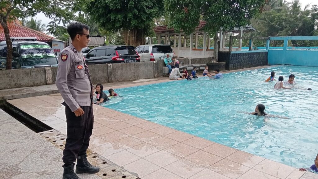 Patroli dan Pengamanan Tempat Wisata oleh Polsek Pulosari dalam Operasi Lilin Maung 2023 1 WhatsApp Image 2023 12 26 at 09.28.15