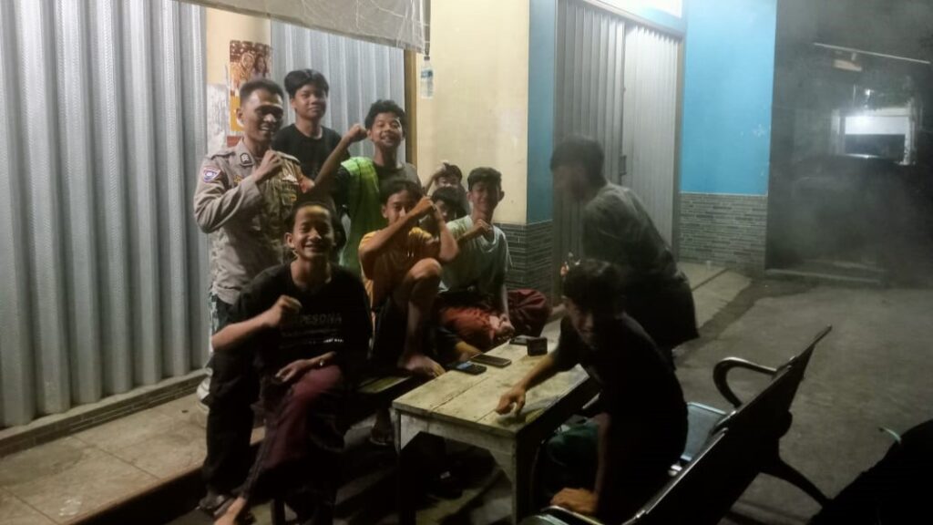 Patroli Malam Polsek Pulosari Tingkatkan Antisipasi Gangguan Kamtibmas di Operasi Lilin Maung 2023 4 WhatsApp Image 2023 12 26 at 10.01.24
