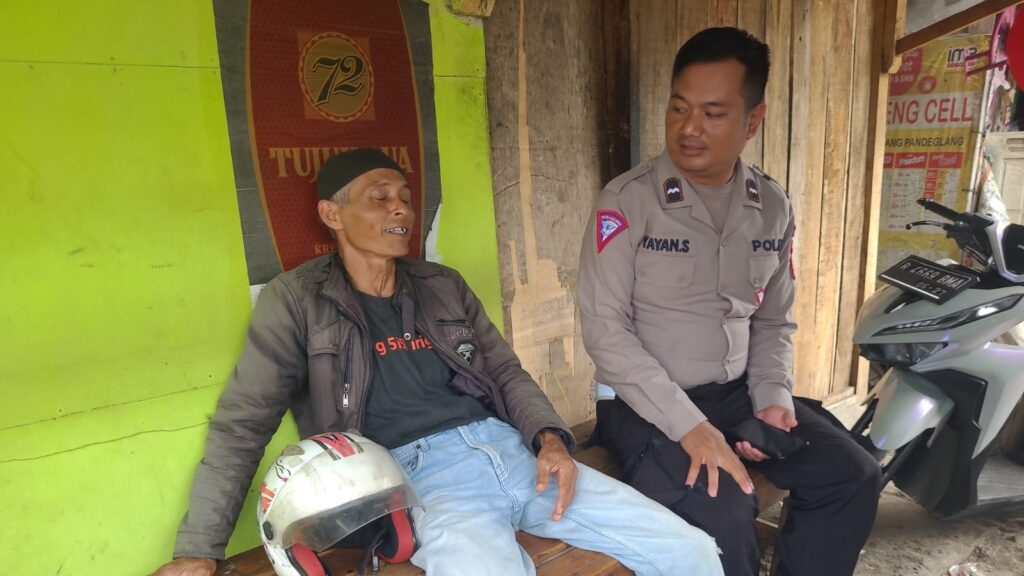 Polsek Menes Pererat Soliditas dengan Masyarakat Melalui Kegiatan Sambang dan Bersilaturahmi 8 WhatsApp Image 2023 12 28 at 13.47.16