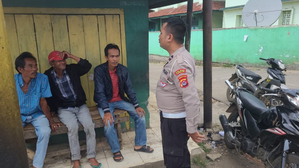 Polsek Menes Berikan Penyuluhan Lalulintas di Pangkalan Ojeg Cimanying Menes 9 WhatsApp Image 2023 12 28 at 13.50.39