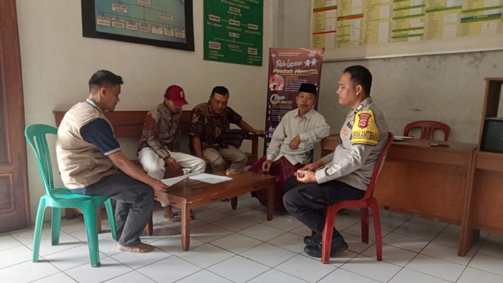 Bhabinkamtibmas Polsek Cikedal Lakukan Sambang dan Silaturahmi dengan PPS demi Kesuksesan Pemilu 2024 6 WhatsApp Image 2023 12 28 at 14.21.37