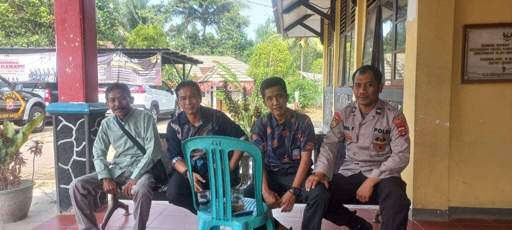 Polsek Saketi Lakukan Sambang Silaturahmi ke Kantor Kecamatan Cisata Menjelang Pemilu 2024 4 WhatsApp Image 2023 12 29 at 15.02.44