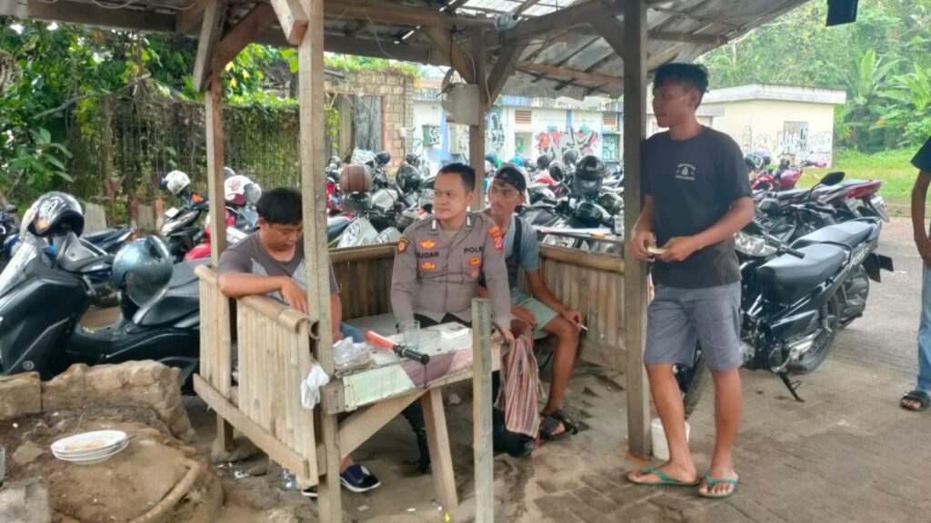 Polsek Carita Tingkatkan Patroli Siang untuk Ciptakan Kondusifitas Kamtibmas 10 WhatsApp Image 2023 12 29 at 15.21.23
