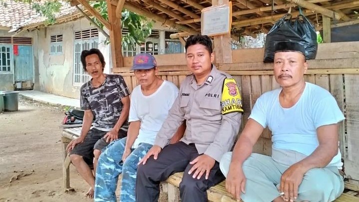 Bhabinkamtibmas Polsek Cadasari Terus Berikan Himbauan Damai Menjelang Pemilu Tahun 2024 9 WhatsApp Image 2023 12 30 at 01.08.24