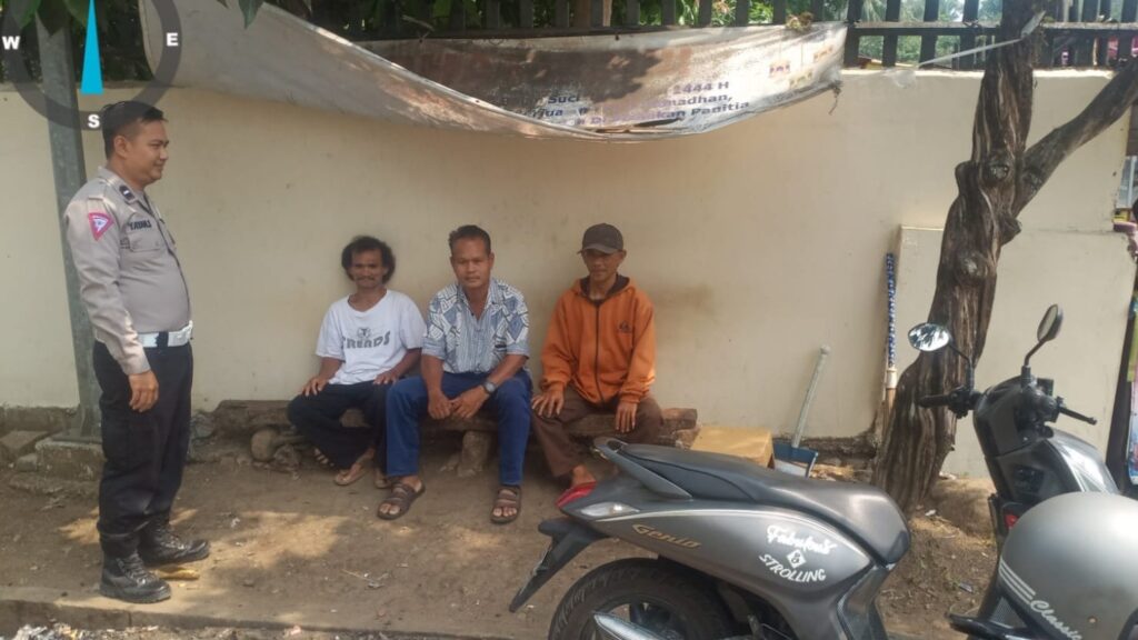 Polsek Menes Gandeng Tukang Ojek Sebagai Pelopor Keselamatan Berlalu Lintas 5 WhatsApp Image 2023 12 30 at 18.02.03