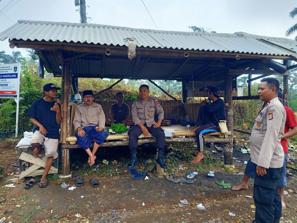 Kanit Binmas Polsek Cadasari Sambangi Warga Desa, Tingkatkan Kemitraan Polisi-Masyarakat 2 WhatsApp Image 2024 05 06 at 14.22.22