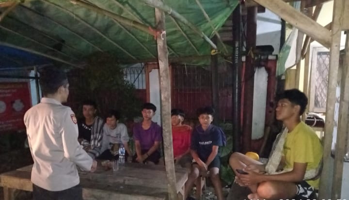 Polsek Cigeulis Rutin Gelar Patroli Malam untuk Mewujudkan Kamtibmas yang Aman dan Kondusif 7 WhatsApp Image 2024 05 07 at 07.09.15