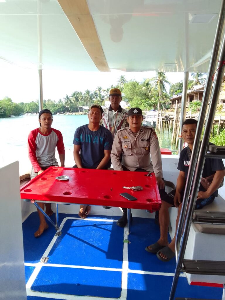 Polsek Cikeusik Intensifkan Patroli Siang untuk Wujudkan Situasi Kamtibmas yang Aman 5 WhatsApp Image 2024 05 07 at 18.38.17