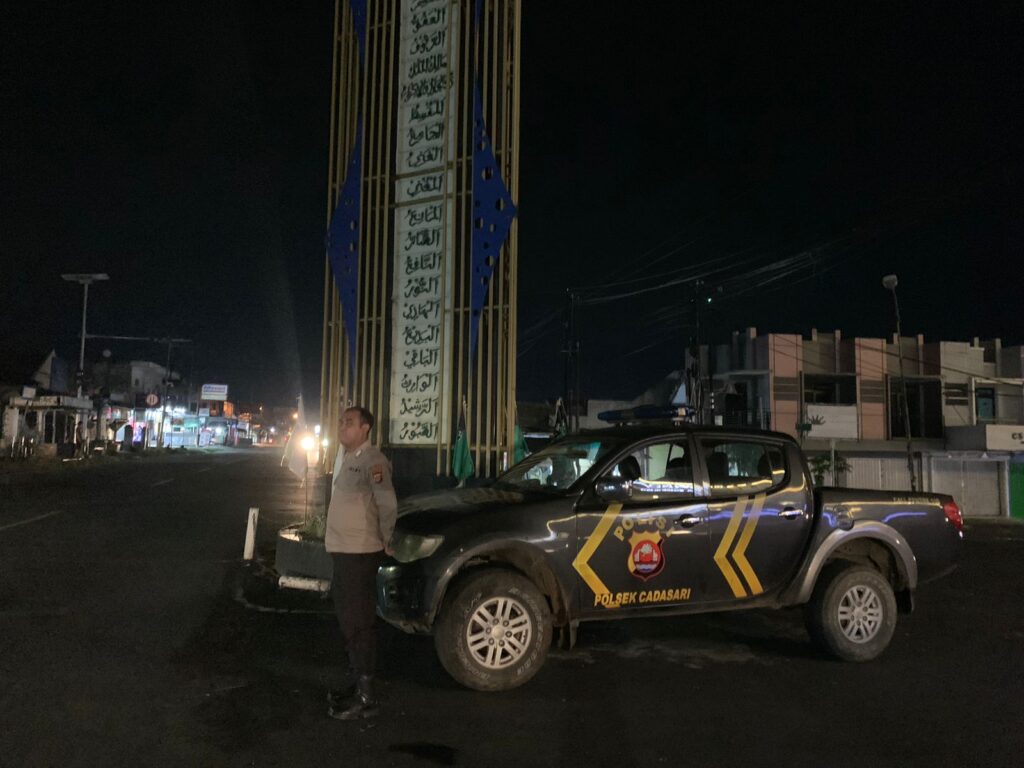 Polsek Cadasari Intensifkan Patroli Malam untuk Menjaga Keamanan dan Ketertiban Masyarakat 9 WhatsApp Image 2024 05 08 at 05.57.33