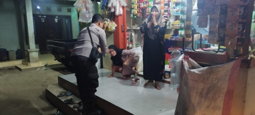 Polsek Bojong Polres Pandeglang Lakukan Patroli Malam untuk Antisipasi Tindak Pidana C3 7 WhatsApp Image 2024 05 08 at 09.53.10