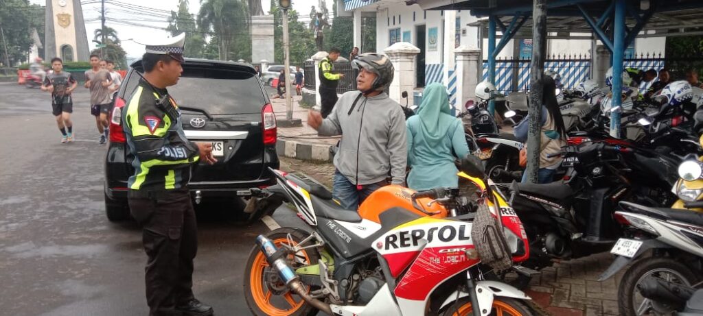 Satlantas Polres Pandeglang Gelar Razia, Tertibkan Pengendara Pelanggar Lalu Lintas 5 WhatsApp Image 2024 05 08 at 10.05.51