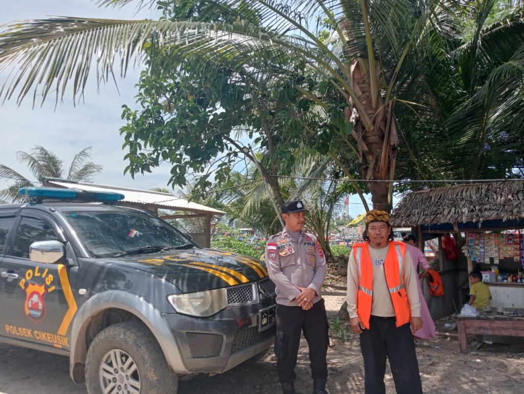 Polsek Cikeusik Aktif Lakukan Patroli dan Himbauan Kamtibmas di Kecamatan Cikeusik 2 WhatsApp Image 2024 05 08 at 18.56.19