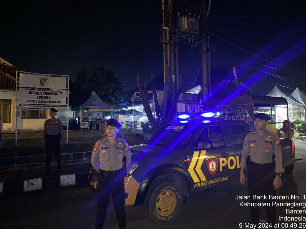 Personel Satuan Samapta Polres Pandeglang Melakukan Patroli Malam untuk Antisipasi Kriminalitas 9 WhatsApp Image 2024 05 09 at 05.57.25