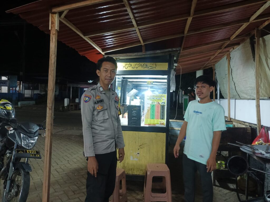 Polsek Cigeulis Gencar Gelar Patroli KRYD Malam Hari untuk Keamanan Masyarakat 2 WhatsApp Image 2024 05 09 at 05.57.42